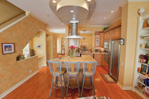 OLD TOWN-NR DNTN/ EL: MASTER SUITE
