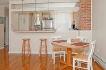 Sunny 2br apartment near PATH train