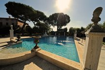 Exclusive Roman Villa with pool