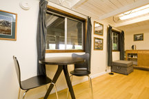 Cozy garden suite with fast Wi-Fi