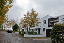 Next to kringlan mall -bright rooms