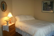 Private guest room w/private bath