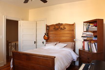 Comfortable private room w/balcony
