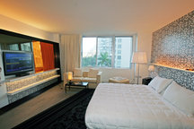 Chic Hotel Top Amenities & Location