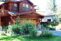  Modern Home Centrally Located!