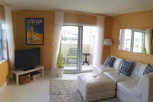 2/2 Penthouse Miami Beach! Balcony!