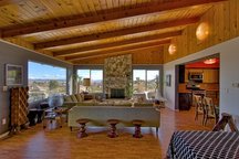 Mountain Vista - A Desert Retreat 