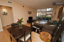 Cozy Den in Lux Apt in heart of DC