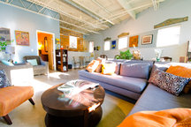Fab loft style apt w/furnished room