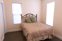 Sunny Bedroom/Bath, Walk to Metro
