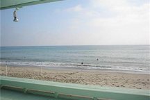 Beach house, on the sand, 2 Fams