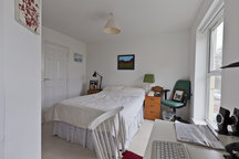 Large ensuite room in Ealing Common
