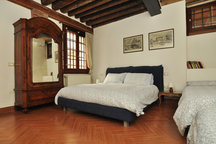 Rustic yard attached to a 90 sq apt