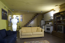 Modern flat for 8 by Colosseum