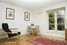Studio flat in Quiet London Avenue