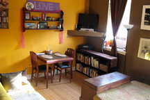 Sunny studio charm, best location!