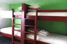 * 12 BED / 2 room HOSTEL/w.Bath*