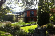 Clean, bright, N/S suite: Oaklands