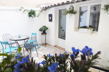 Charming central apartment & patio