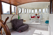 Houseboat Amstel river next to park