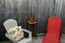 Sunny & cozy studio w/ patio in SB