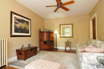 Vintage Apt-Female Only-Near Lake