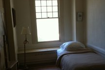 Prime Location- Small Basic Room