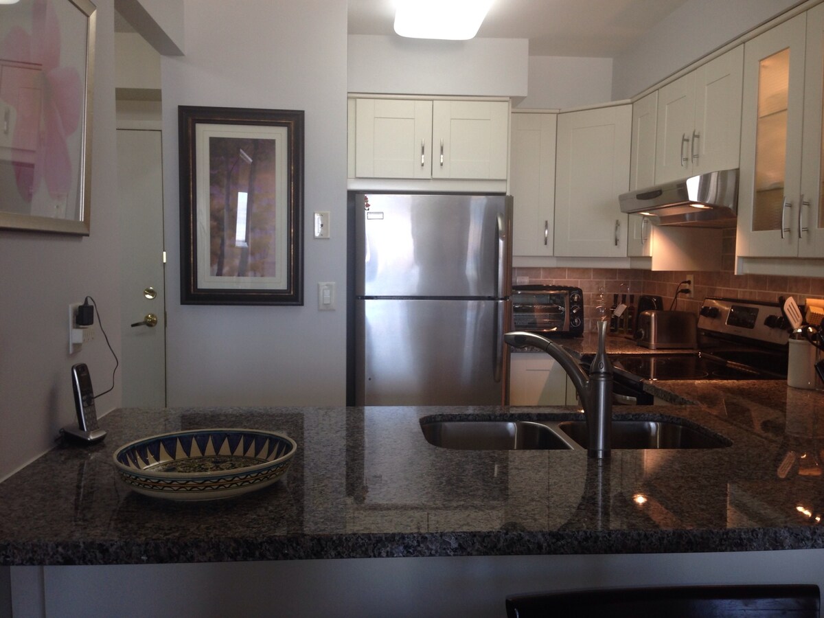 vaughan  safety Vaughan Thornhill bath shoes condo bedroom 1 in