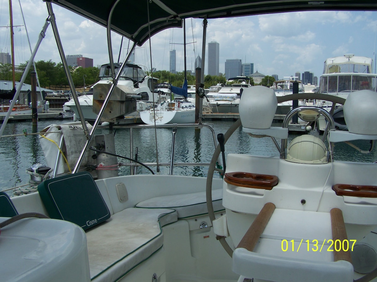 16/17: Chicago Lakefront Sailing Yacht