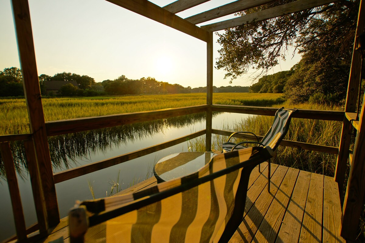 Bedroom Apartment on the water