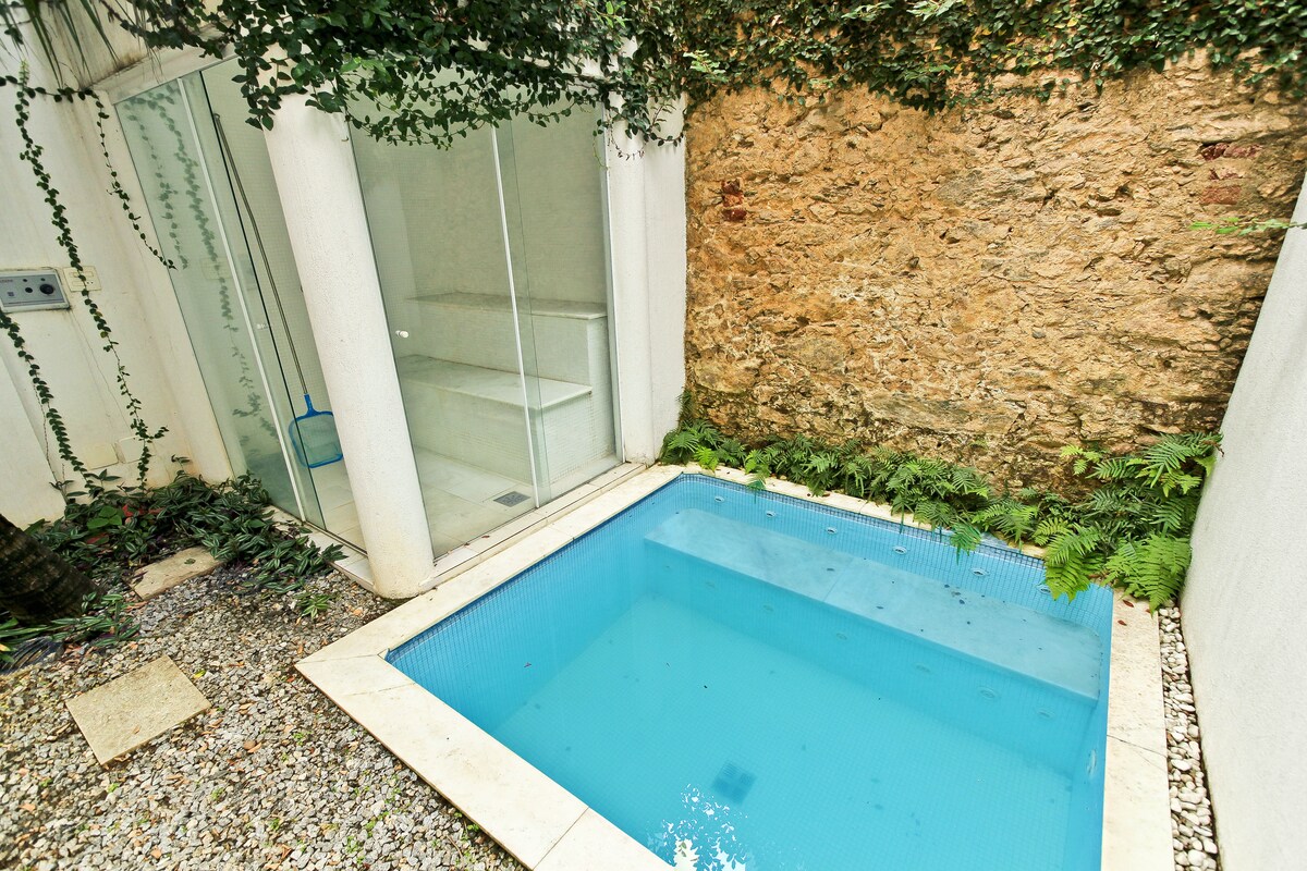 5/32: jardim privativo com piscina e sauna/ Private garden with pool and sauna