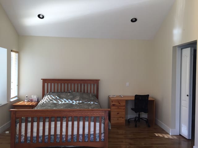 West Vancouver Room Rental West Vancouver Room Rental