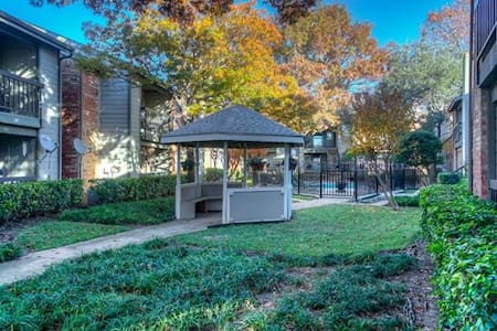 ★ North Dallas ★ Furnished Condo! ★ 217 - Dallas - Condominio