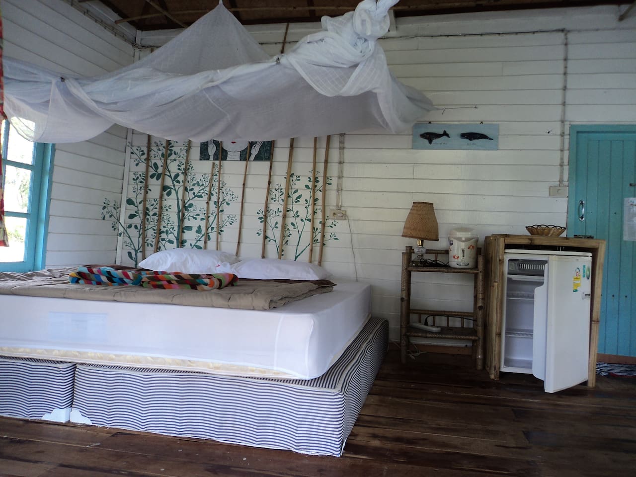 Stilt bungalows on lagoon klongprao chalets te huur in ko chang ... Wunderschne bedden en ruimte