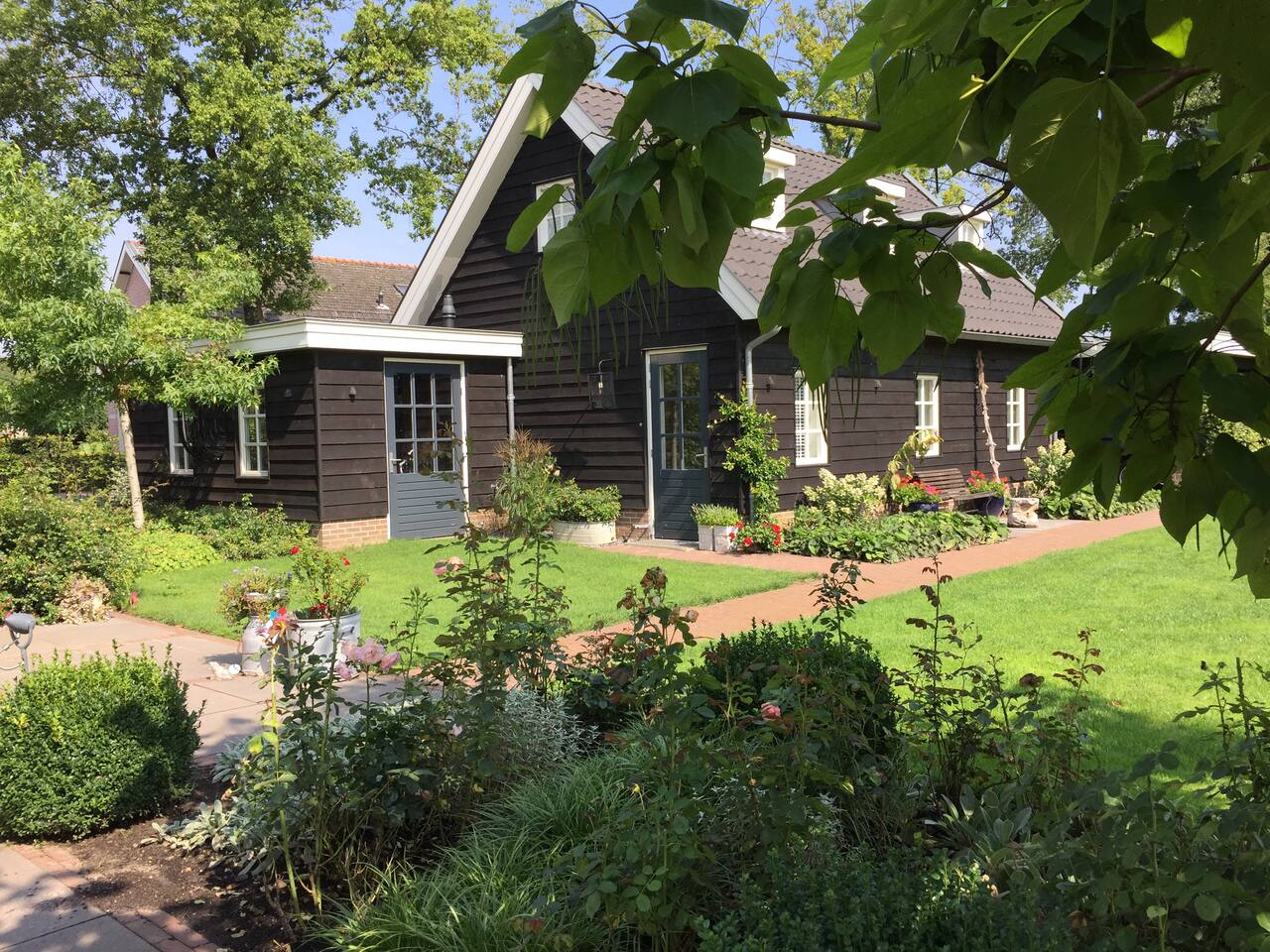 Top 20 bed en breakfasts hoogland: herbergen en b&bs airbnb ... Ingerichte kamers lila