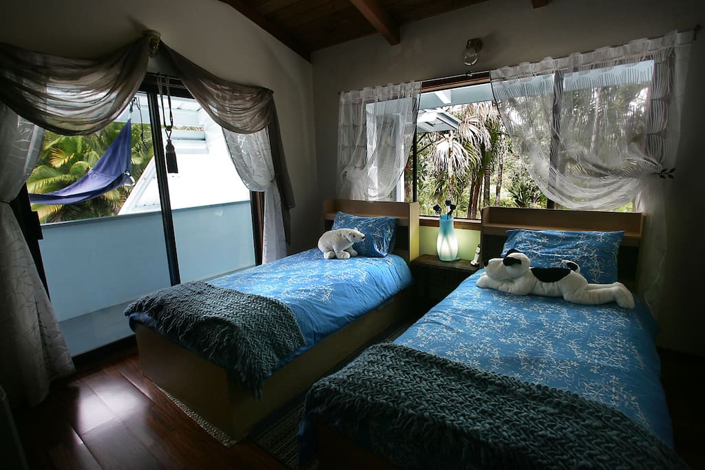 HawaiianJungleHangout Houses for Rent in Keaau