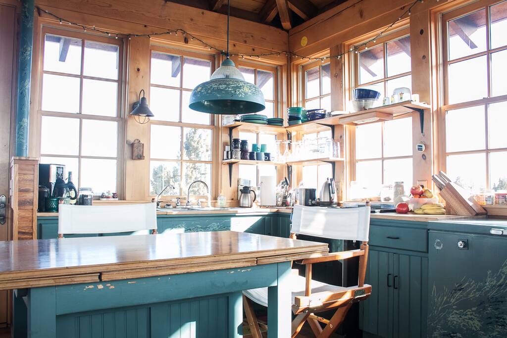 Cozy Three Story Lookout Tower Houses for Rent in Terrebonne