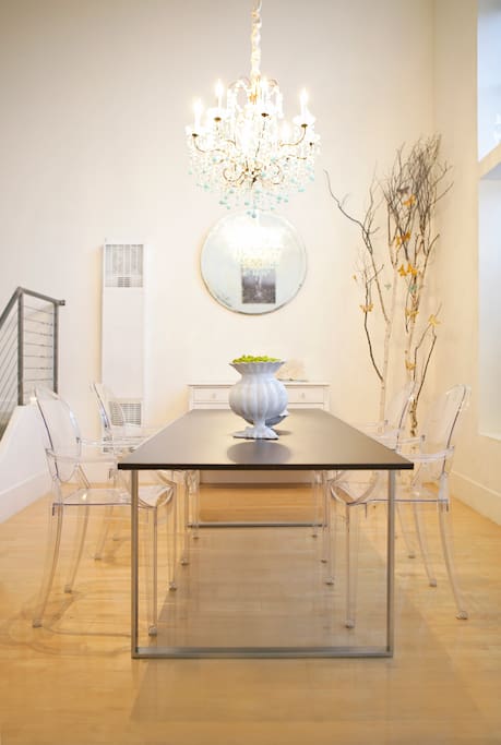 A peaceful dinning area.