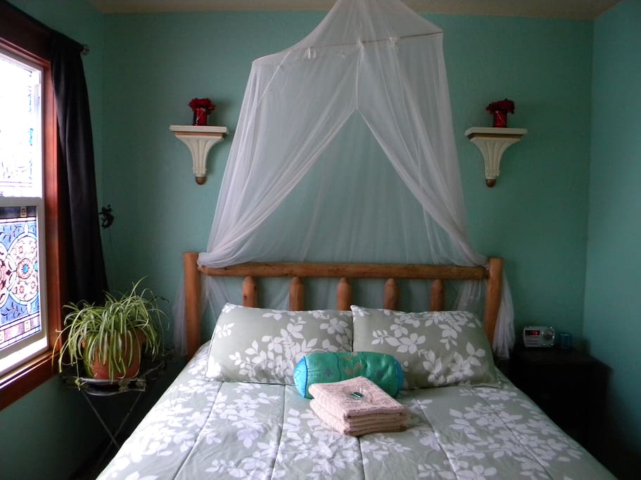 Sleep comfortably in a cozy queen bed.