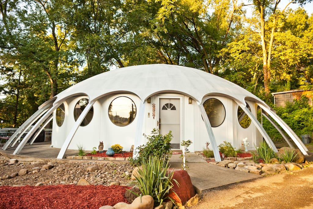 Photo taken by an Airbnb photographer in Aug. 2013.