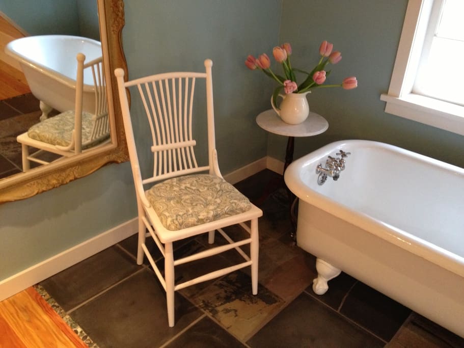 Perrywinkle Cottage, Quadra Island Cottages for Rent in ComoxStrathcona J