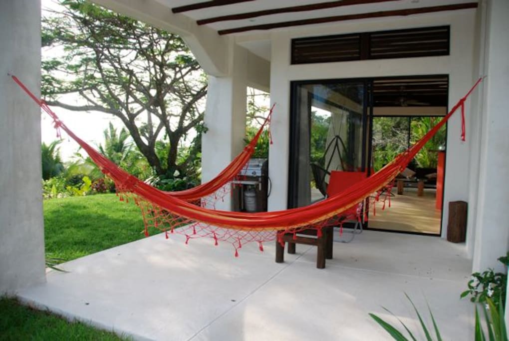 Covered patio, BBQ, luxury hammocks