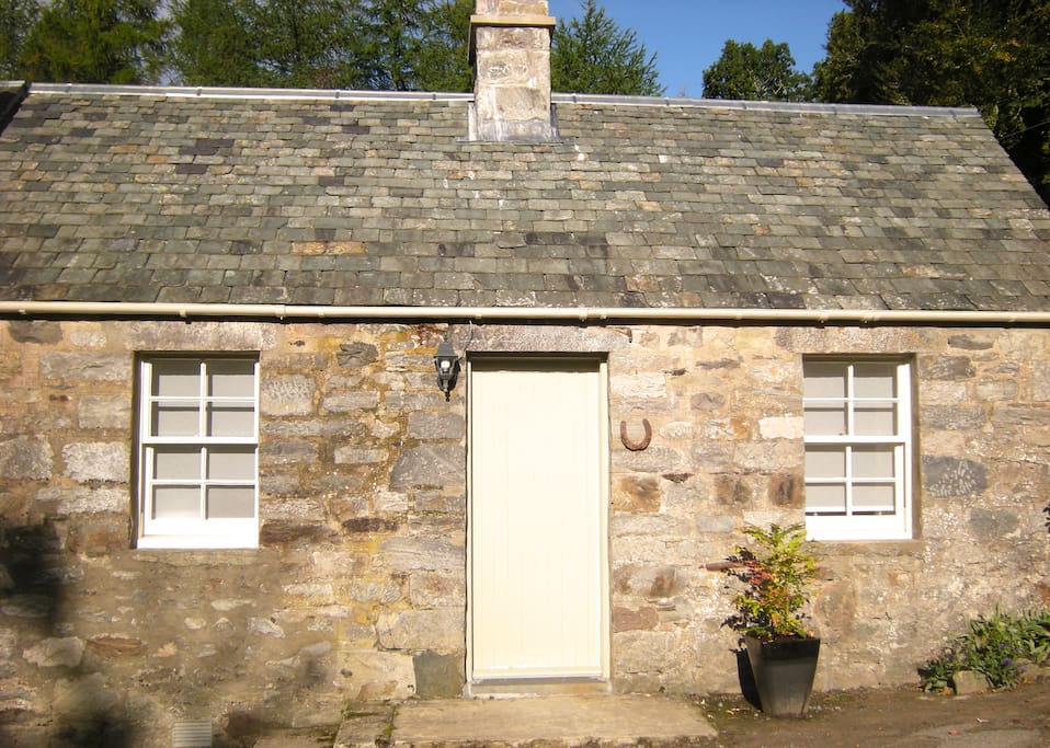 Secret Bothy, Killiecrankie Houses for Rent in by Pitlochry