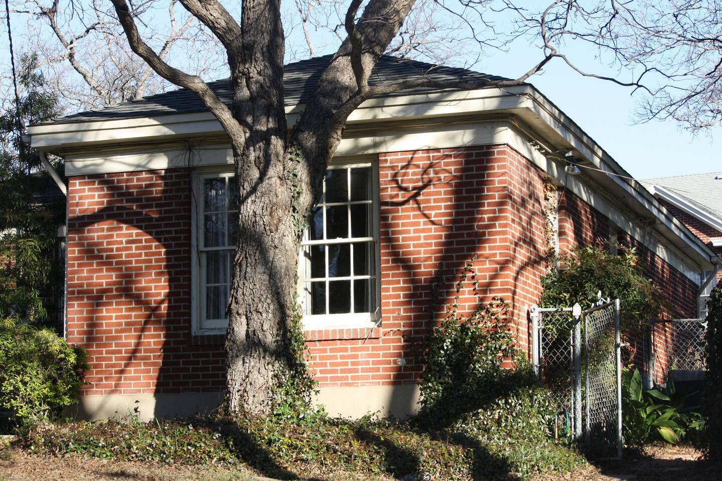 Historic cottage in Cameron Park Houses for Rent in Waco