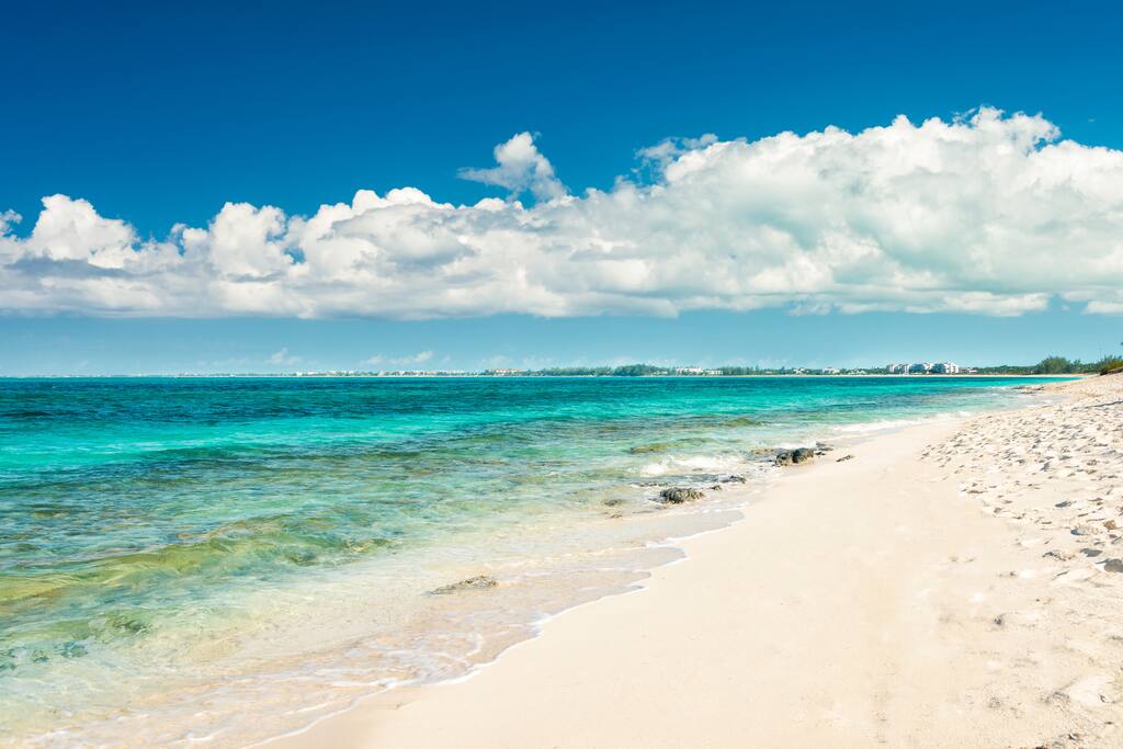 Beach villa paprika on grace bay villaer til leie i providenciales