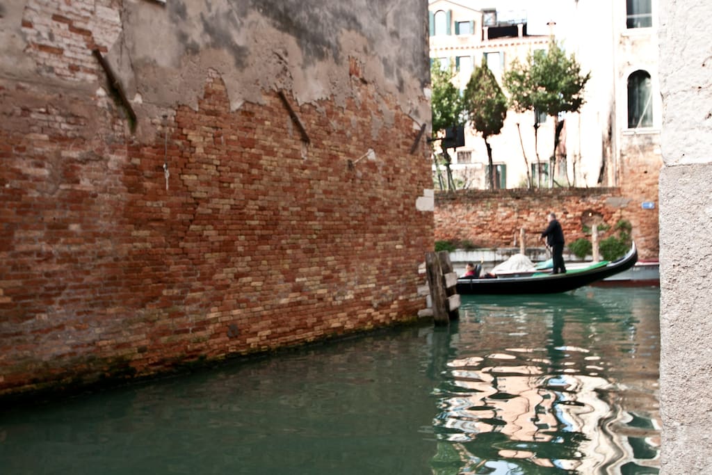 Loft vicino Rialto vista canale a Venezia