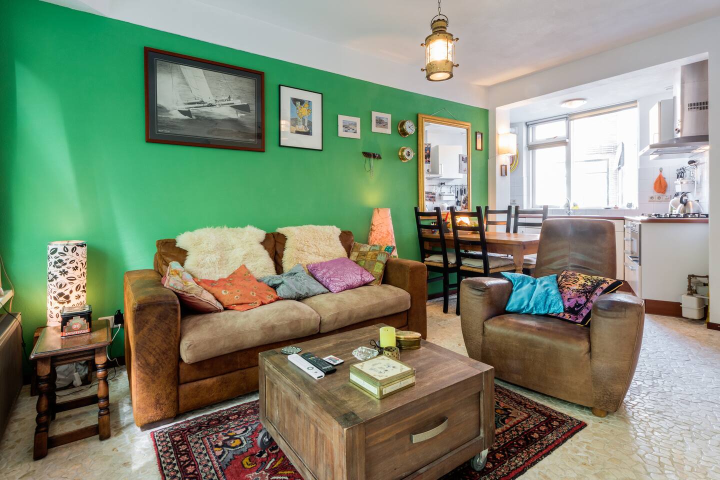 Aan de bosrand aardehuizen te huur in bergen binnen