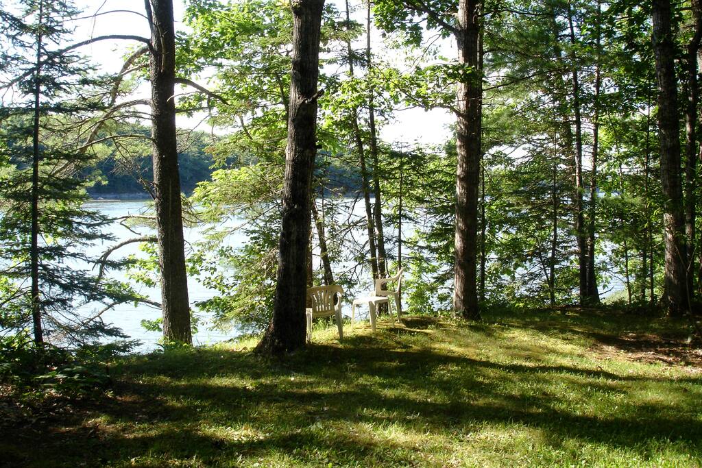 Peaceful & cozy waterfront cabin Cabins for Rent in Boothbay