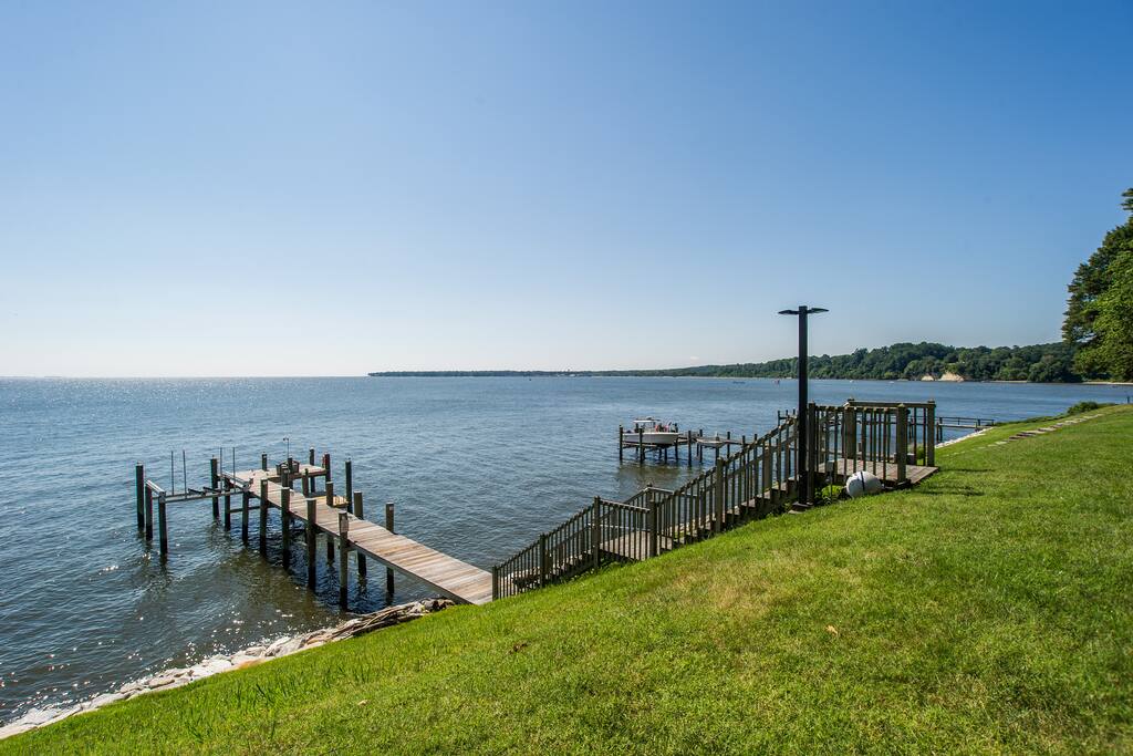 THE DRIFTWOOD LODGE waterfront Houses for Rent in Tracys Landing