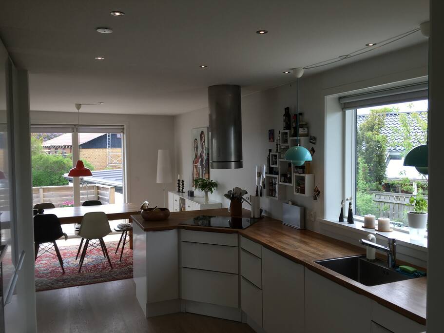 Lys og hyggelig villa med store solrige terrasser. houses for ...